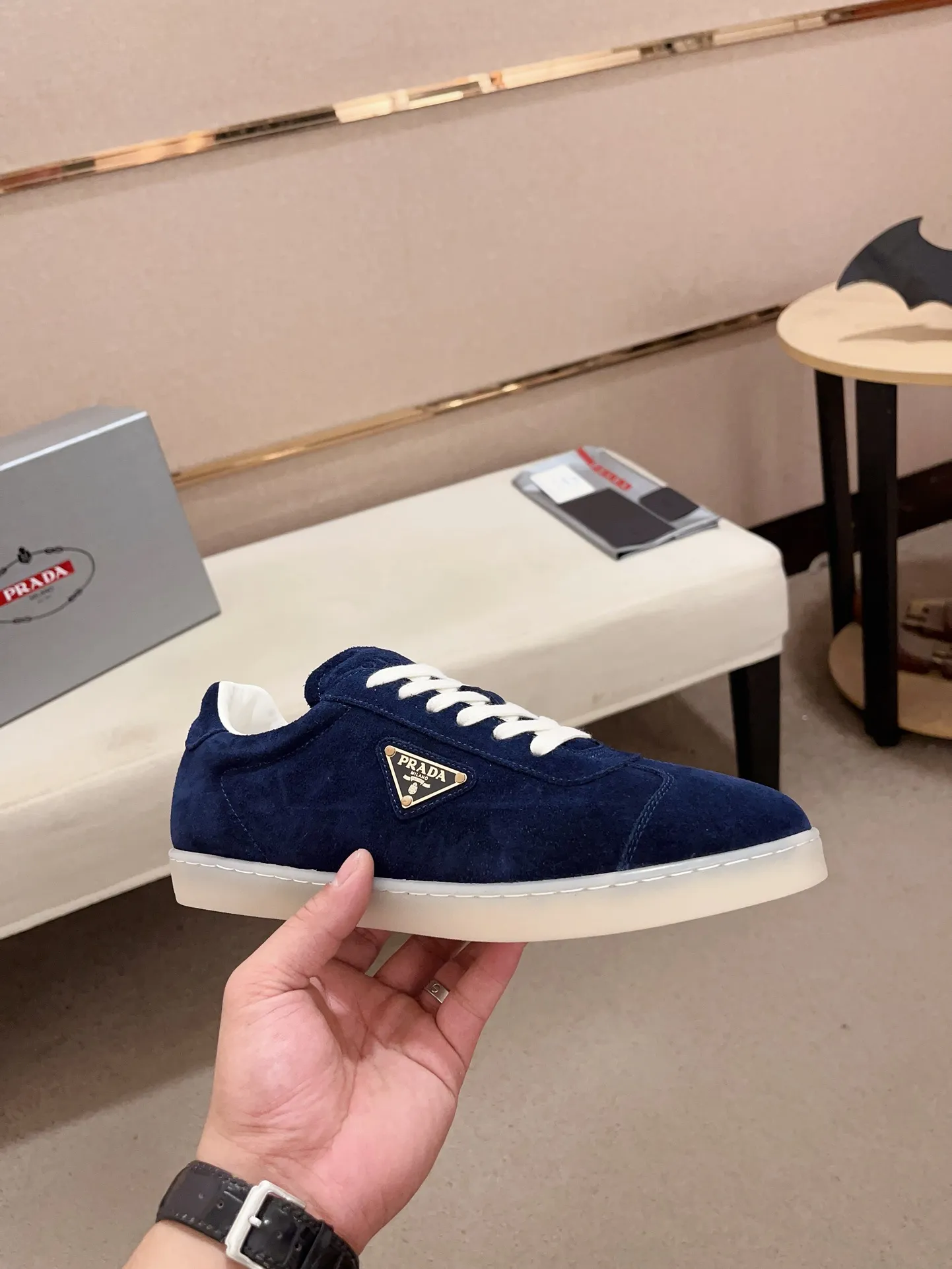 Men's Men's Shoes 💰 500💰 ✔️✔️✔️Higher version High-quality new PRADA (Prada) counters are launched simultaneously. The new men's shoes and 😘fabrics are made of high-tech glue-making technology. Lining: Full cowhide lining. 👍🏿 High-end ☄️ air-cushion molded anti-slip rubber outsole, exquisite lines, simple and elegant, comfortable and high-end for leisure travel. Code number: 38 to 44 (45 can be customized and cannot be returned or exchanged)